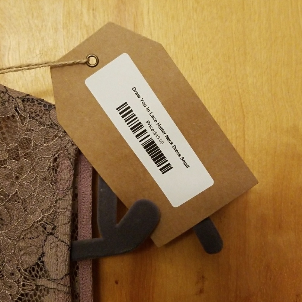 Lace dress - Picture 4 of 5